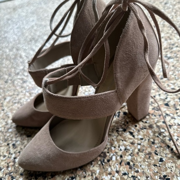 BCBG suede nude/cream strappy chunky heel with wrap around ankle laces. - Picture 3 of 6